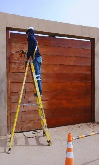 Puertas levadizas y corredizas - TEC COM