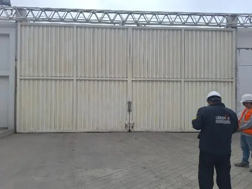 Puertas levadizas y corredizas - TEC COM